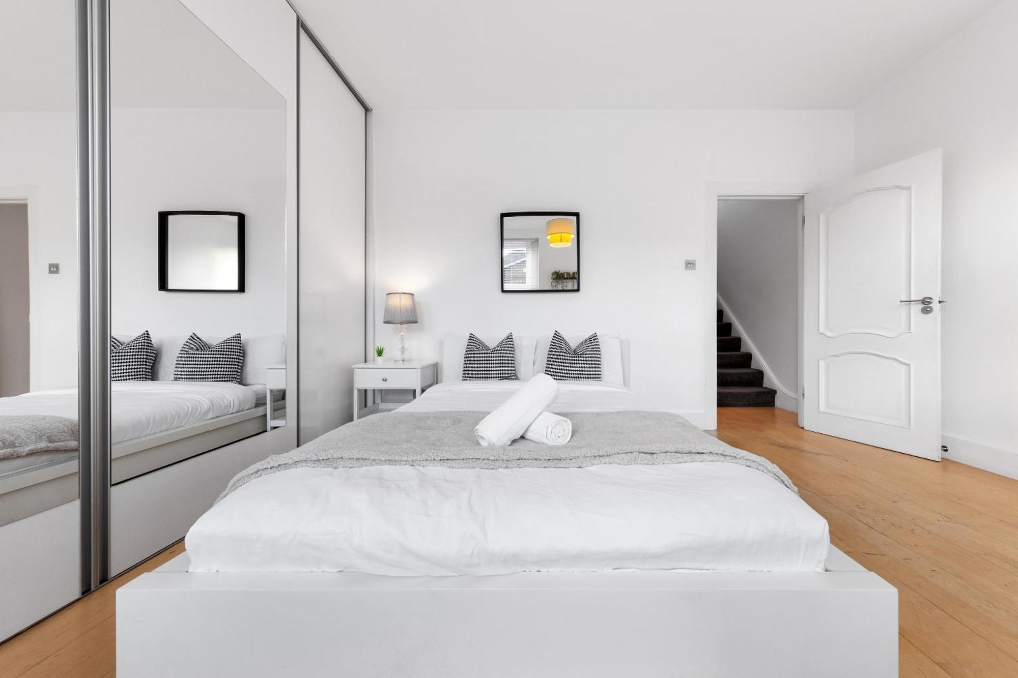 Luxury 4-Bedroom Modern Flat In Central London Steps From Station, Sleeps 9 In Style! Exteriör bild