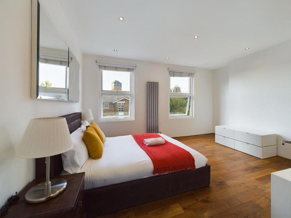 Luxury 4-Bedroom Modern Flat In Central London Steps From Station, Sleeps 9 In Style! Rum bild