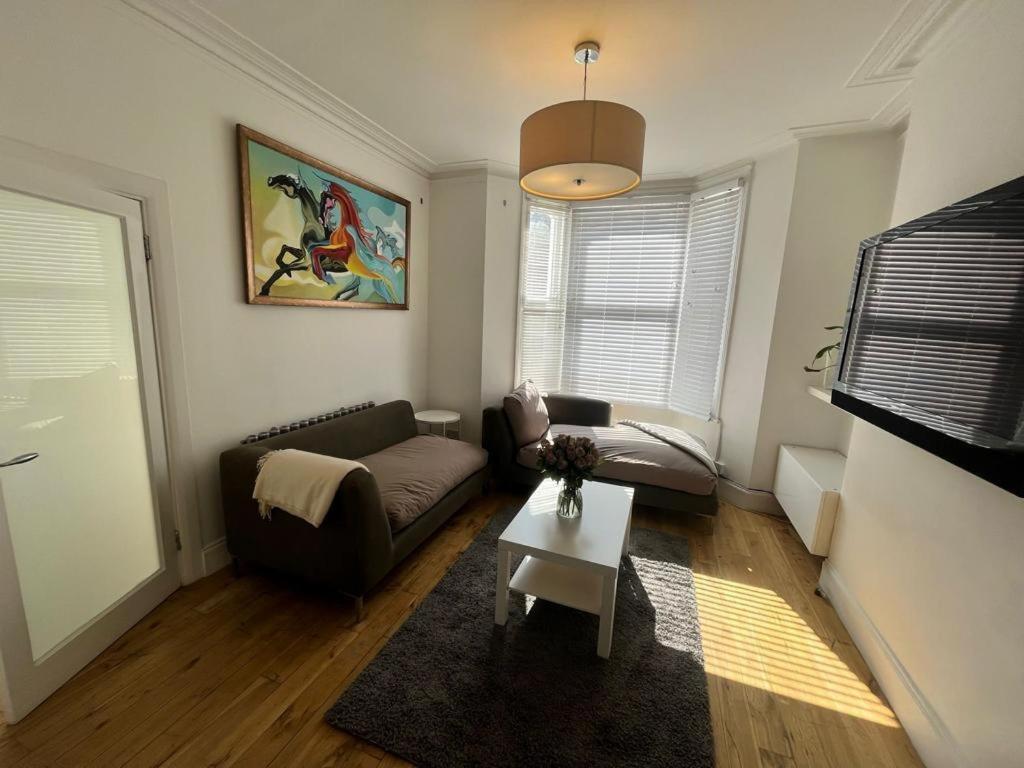 Luxury 4-Bedroom Modern Flat In Central London Steps From Station, Sleeps 9 In Style! Rum bild