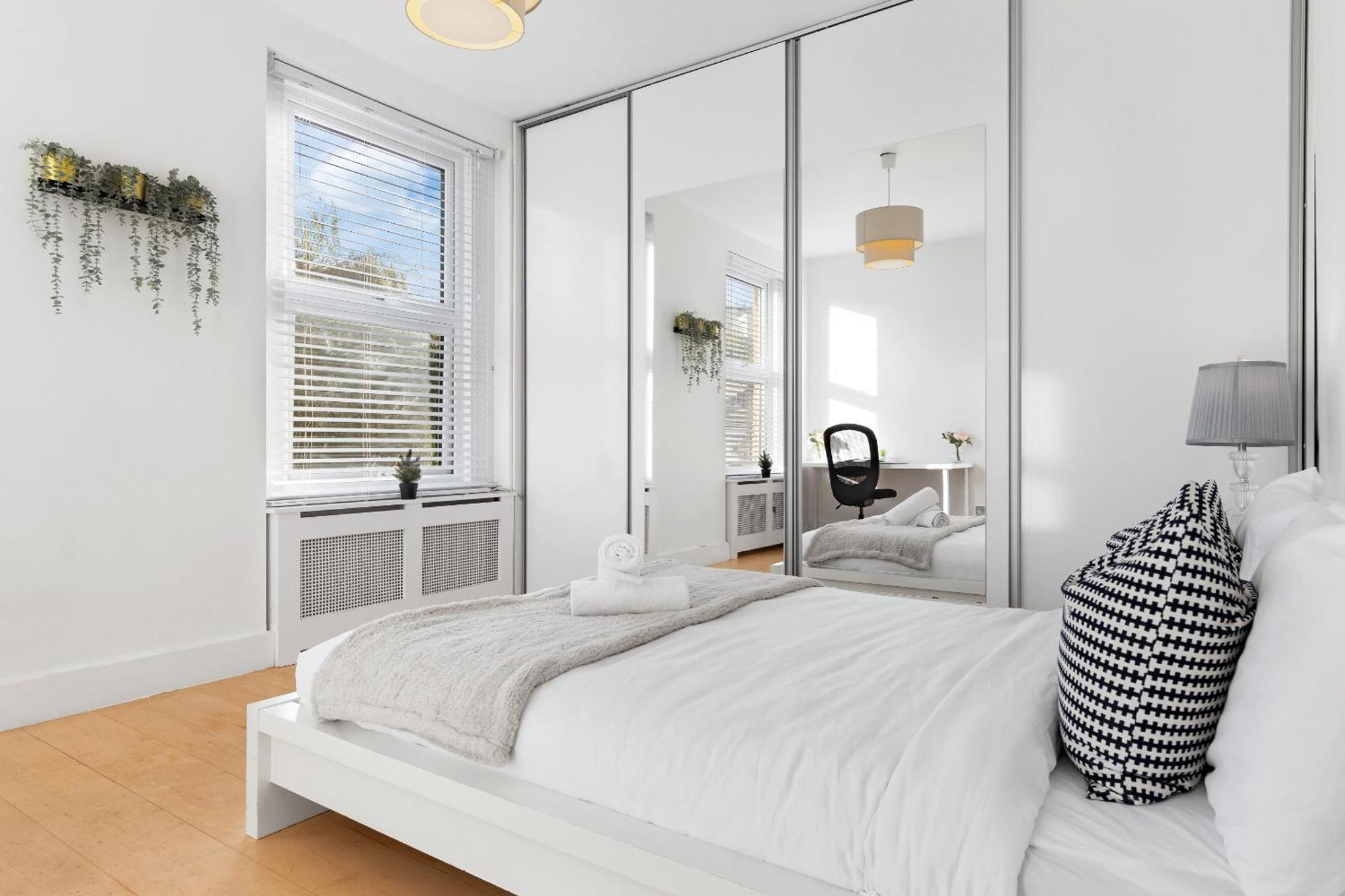 Luxury 4-Bedroom Modern Flat In Central London Steps From Station, Sleeps 9 In Style! Exteriör bild