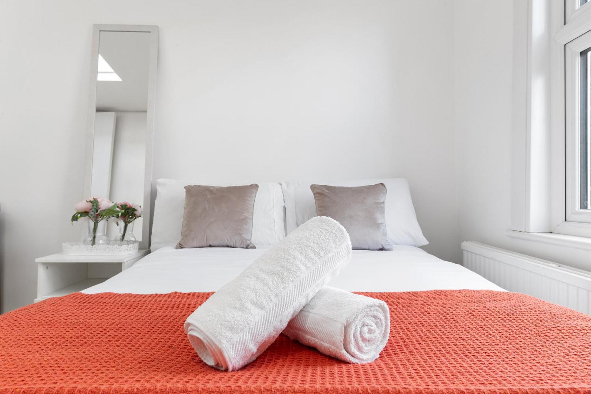 Luxury 4-Bedroom Modern Flat In Central London Steps From Station, Sleeps 9 In Style! Exteriör bild