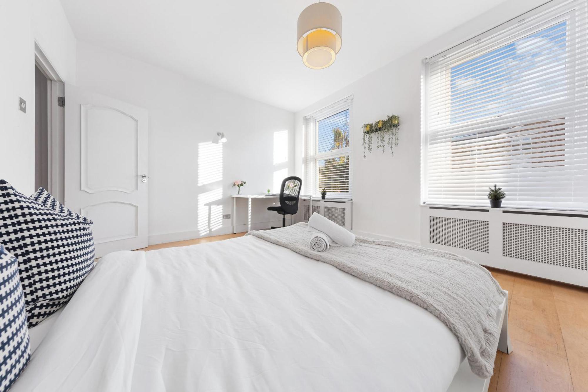 Luxury 4-Bedroom Modern Flat In Central London Steps From Station, Sleeps 9 In Style! Exteriör bild