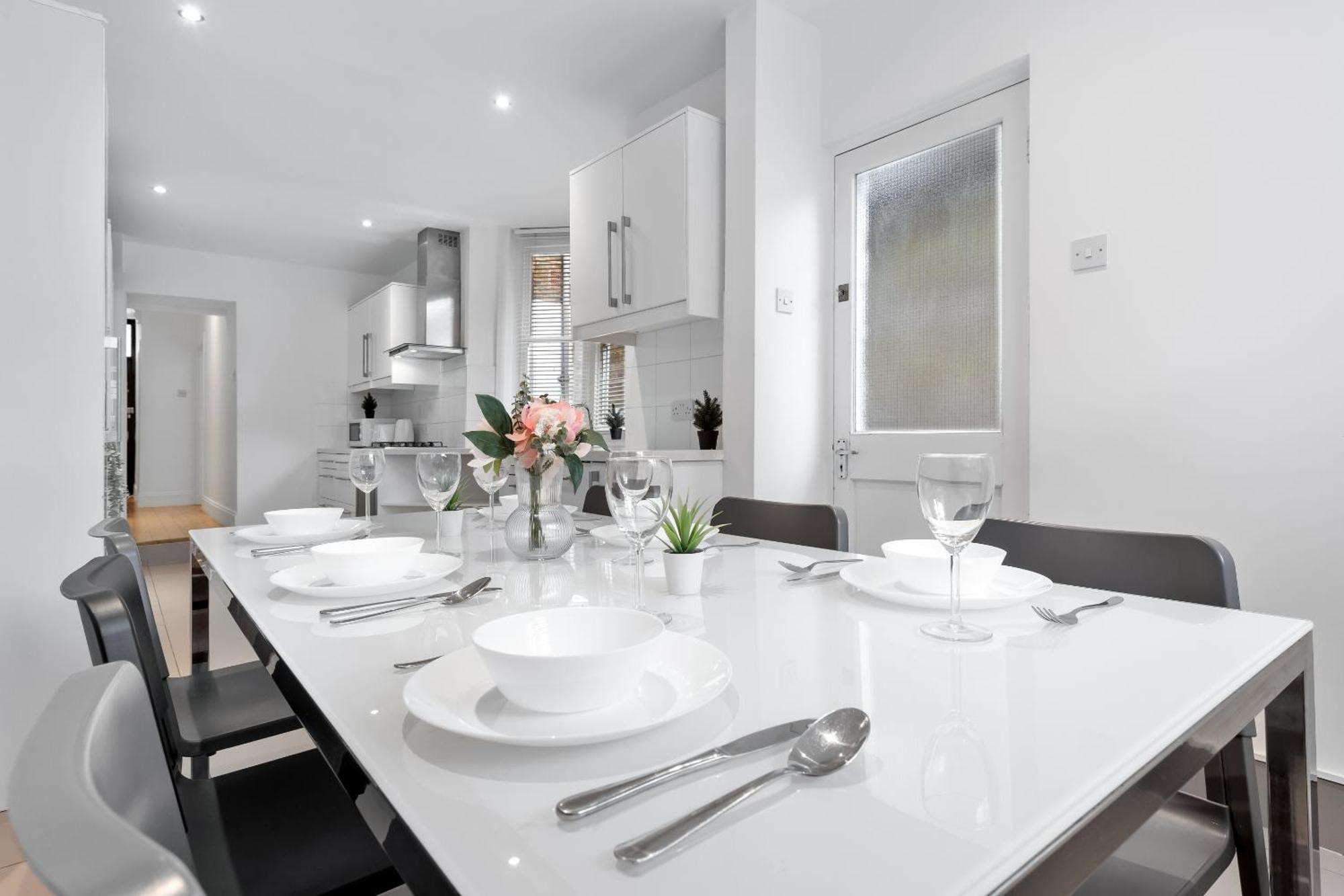 Luxury 4-Bedroom Modern Flat In Central London Steps From Station, Sleeps 9 In Style! Exteriör bild